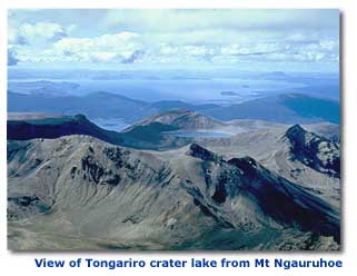 Photo view of Tongariro crater lake from Mount Ngauruhoe