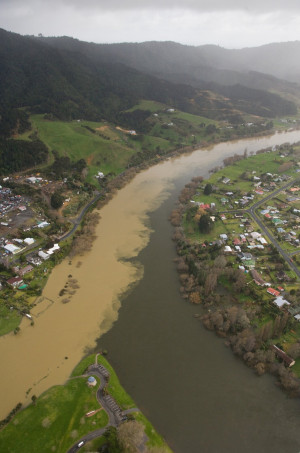 Image - confluence of Waikato and Waipa rivers Confluence of the Waipā and Waikato rivers during the August 2008 floods